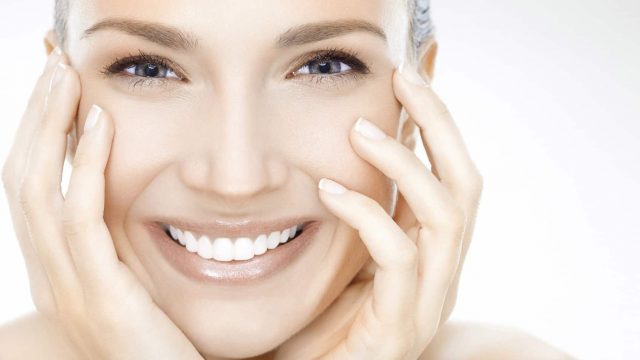 5 وصفات طبيعية لمكافحة ترهل الجلد