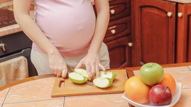 هذه الفواكه مفيدة جدا إليك أثناء الحمل .. احرصي على تناولها بانتظام