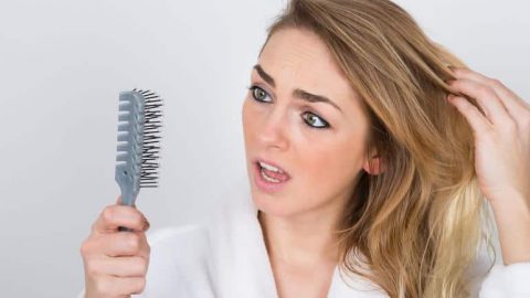 تساقط الشعر : أسبابه وأساليب الوقاية منه وعلاجه