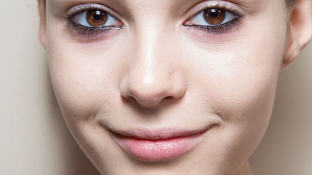 نصائح بسيطة للحفاظ على بشرة وردية وطبيعية