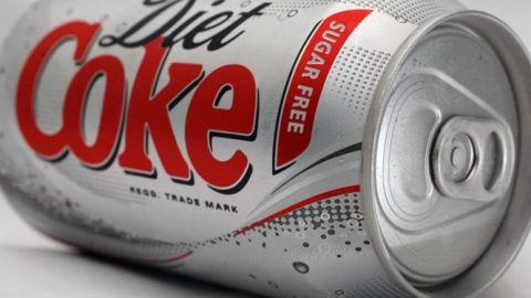 هل مشروبات الحمية مفيدة حقا أم أنها خطر يهدد صحتك؟