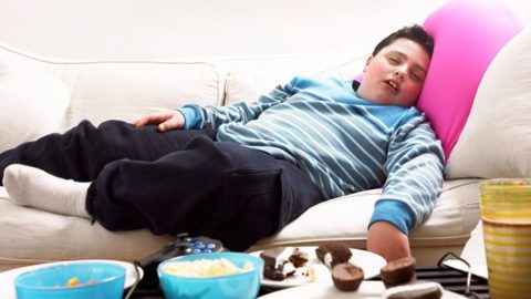 ماهي أبرز الأسباب التي تؤدي إلى إصابة الأطفال بالسمنة؟