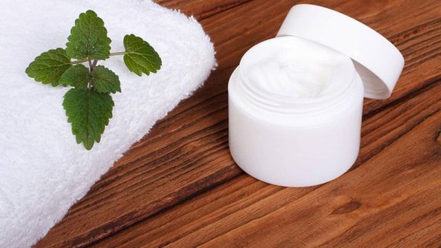 كيف تحضرين بنفسك لوشن مرطب للجسم بنكهة النعناع؟