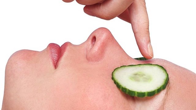 اكتشفي فوائد الخيار وانعمي ببشرة صحية وجذابة