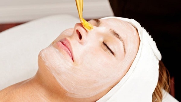 أقنعة منزلية طبيعية لعلاج الرؤوس البيضاء..جربيها