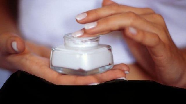 وصفات طبيعية منزلية لعلاج تشققات الحمل