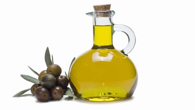 فوائد زيت الزيتون للعناية بصحتك
