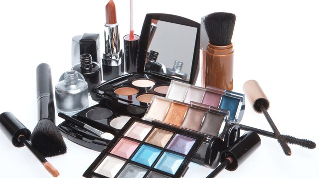 لاتتشاركي هذه المستحضرات التجميلية مع أي شخص آخر