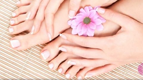 خلطات منزلية بسيطة لتنعيم القدمين وتفتيحها