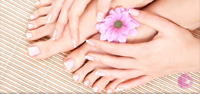 خلطات منزلية بسيطة لتنعيم القدمين وتفتيحها