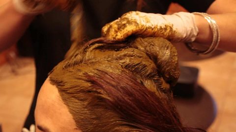 جربي وصفات زيت الحناء للشعر