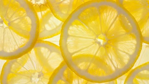 خلطات قشر الليمون للعناية بالبشرة