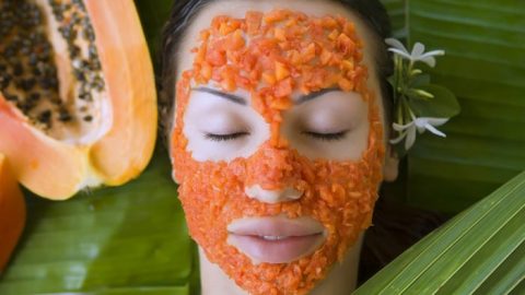 إليك هذه الأقنعة الطبيعية لتغذية البشرة