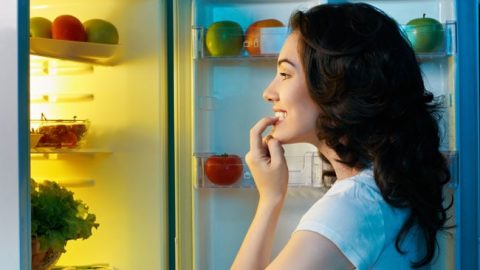 احرصي على تناول هذه الأطعمة قبل النوم