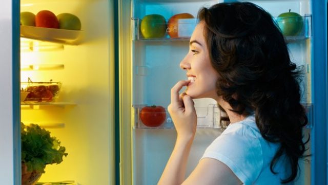 احرصي على تناول هذه الأطعمة قبل النوم