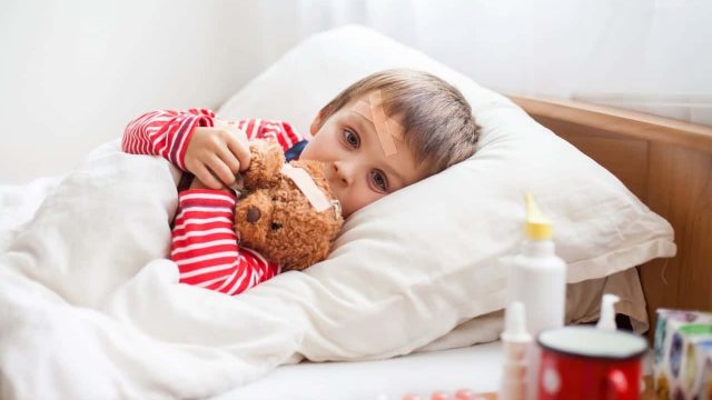 عادات ضارة بصحة طفلك خلال الشتاء بعضها قد يثير استغرابك