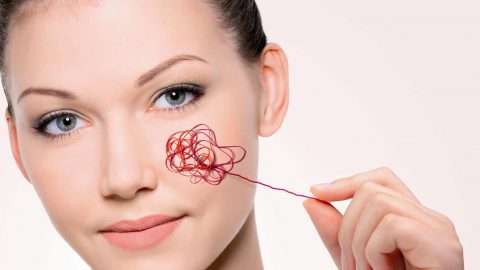 أفضل الخطوات للعناية اليومية بالبشرة الحساسة