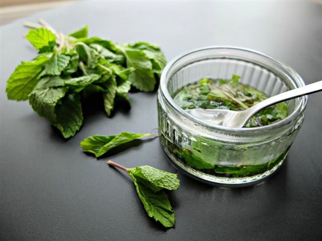 اكتشفي خلطات النعناع الطبيعية لعلاج مشاكل البشرة الدهنية