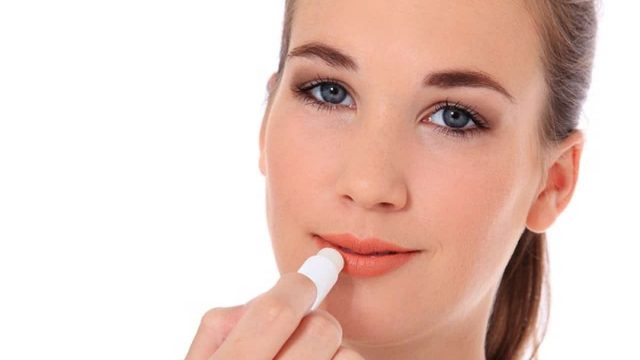 حضري أفصل مرطبات الشفاه المنزلية بهذه المواد الطبيعية