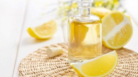 حضري مقشرات الزيوت العطرية وانعمي ببشرة ناعمة