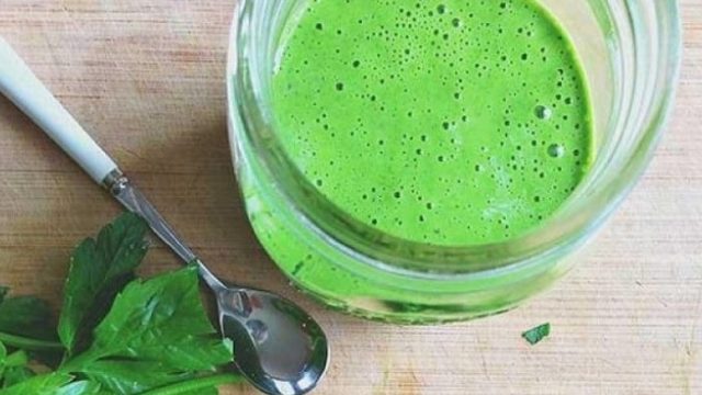 خلطات البقدونس للعناية بمشاكل البشرة والشعر