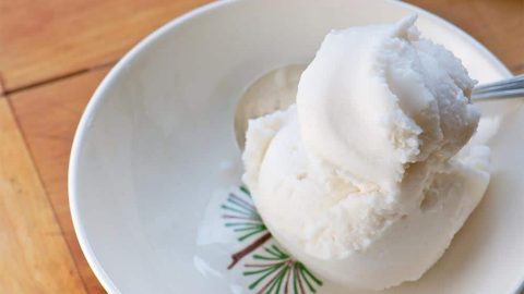 اصنعي بنفسك وصفات قشطة الحليب للعناية بالبشرة