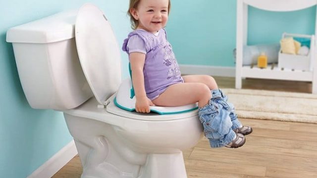كيف تساعدين طفلك على التخلص من الحفاضة بسهولة؟
