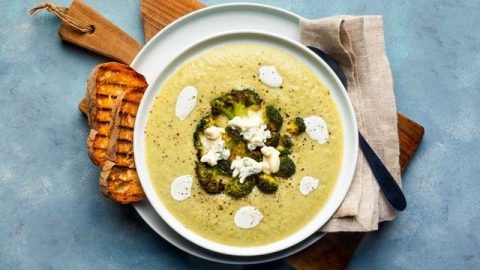 طريقة تجهيز شوربة البروكلي بالدجاج والكريمة