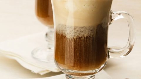 القهوة بالجبن في فطور الصباح