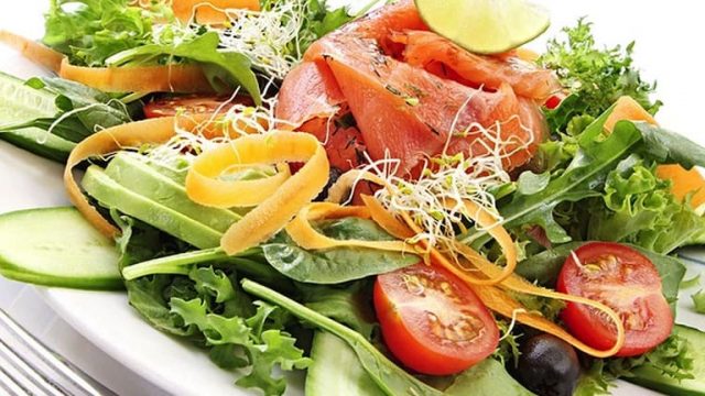 أطعمة صحية يمكنك تناولها بين الوجبات في الريجيم