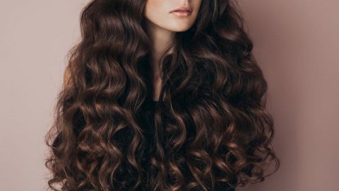 تمتعي بشعر ناعم وقوي بأقل التكاليف