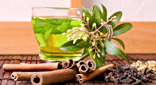 اكتشفي أفضل الأعشاب الطبيعية للتخسيس