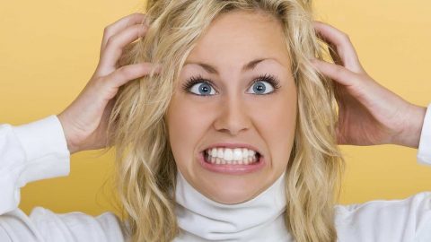 خلطة أوراق الكاري علاج طبيعي لحكة الرأس المزعجة