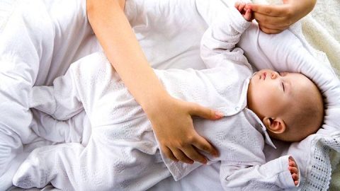 كيف تتعاملين مع اضطرابات النوم عند الرضيع؟