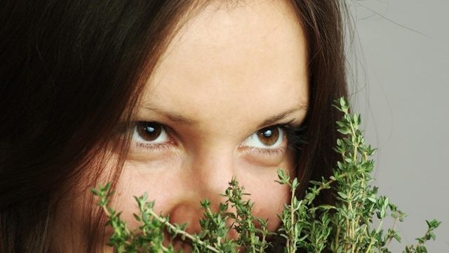 ودعي مشاكل البشرة الدهنية بخلطات الزعتر الطبيعية