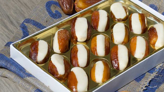 طريقة تجهيز التمر المحشي