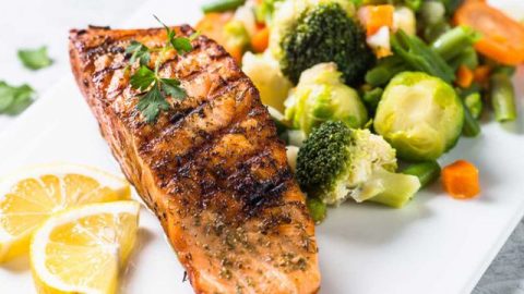 طريقة بسيطة لتجهيز سمك السلمون الفيليه