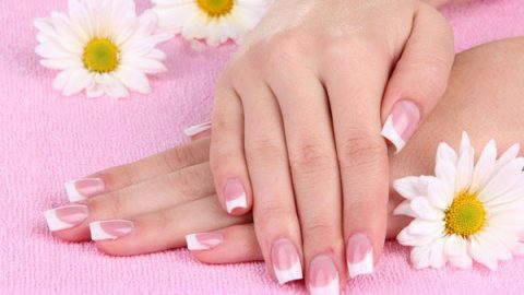 أفضل العلاجات المنزلية للعناية بالأظافر الهشة