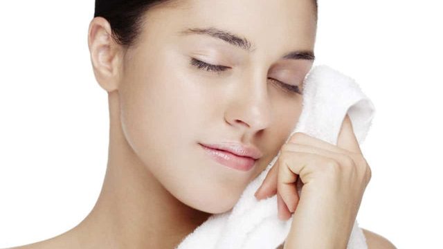 الروتين الصباحي للحصول على بشرة مشرقة