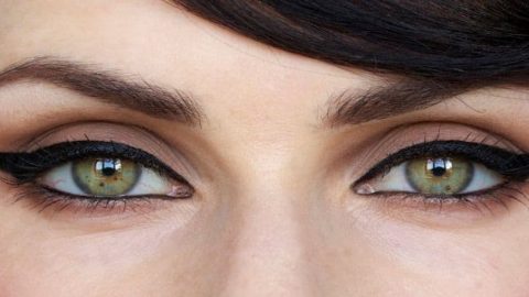 بالخطوات: طريقة رسم العين الصغيرة بالكحل