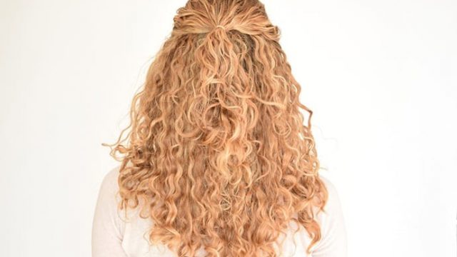 تخلصي من نفشة الشعر بهذا المكون البسيط!