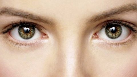 كريمات طبيعية للعناية بمحيط العين