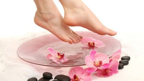 وصفات منزلية لأقدام بنعومة القطن