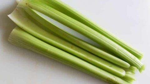 هذه الأسباب ستجعلك تتناولين الكرفس يوميًا