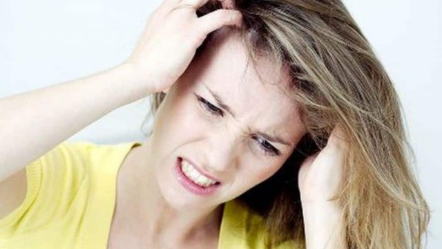 كيف تتخلصين من قشرة الرأس بشكل نهائي؟