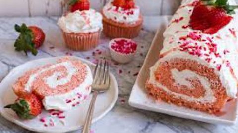 جهزي بنفسك السويسرول الوردي للمناسبات