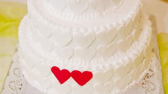 أسهل طريقة لتحضير تورتة الأعراس بالكريمة