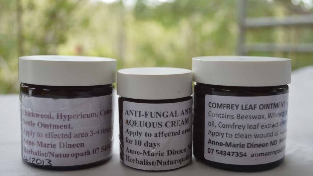 علاج الدمامل عن طرق المرهم الأسود black ointments