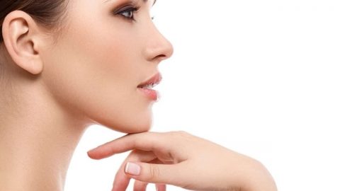 إليك أفضل الخلطات الطبيعية لشد الذقن المترهل