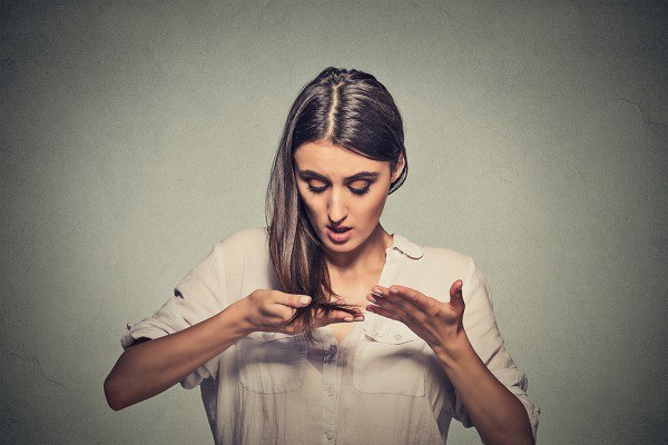 علاجات طبيعية لعلاج مشكلة ترقق الشعر